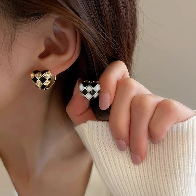 Women's Fashion Best-seller Heart-shaped Plaid Stud Earrings