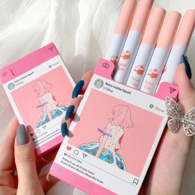 Matte Waterproof Lip Glaze – Long-Lasting Velvet Lip Colour